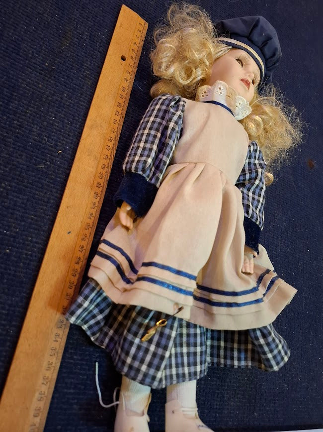 Vintage porcelain doll [ART10294]