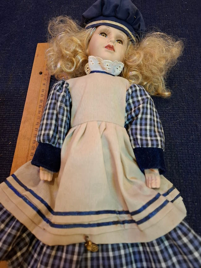 Vintage porcelain doll [ART10294]
