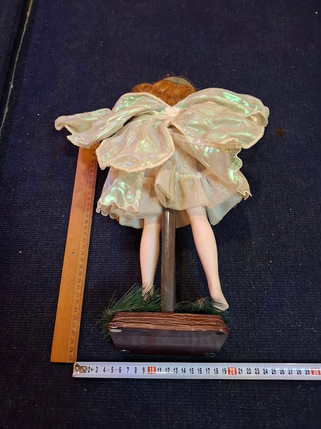 Vintage porcelain doll [ART10293]