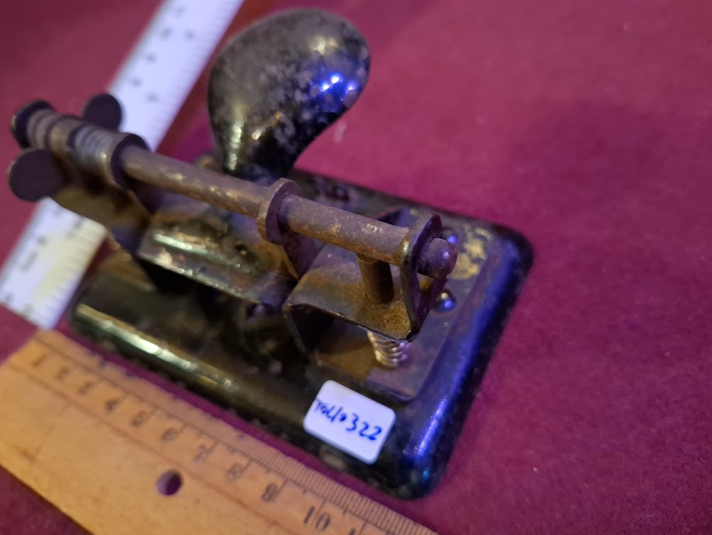 Vintage paper holes punch [TOL10322]