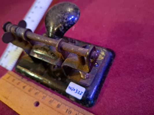 Vintage paper holes punch [TOL10322]