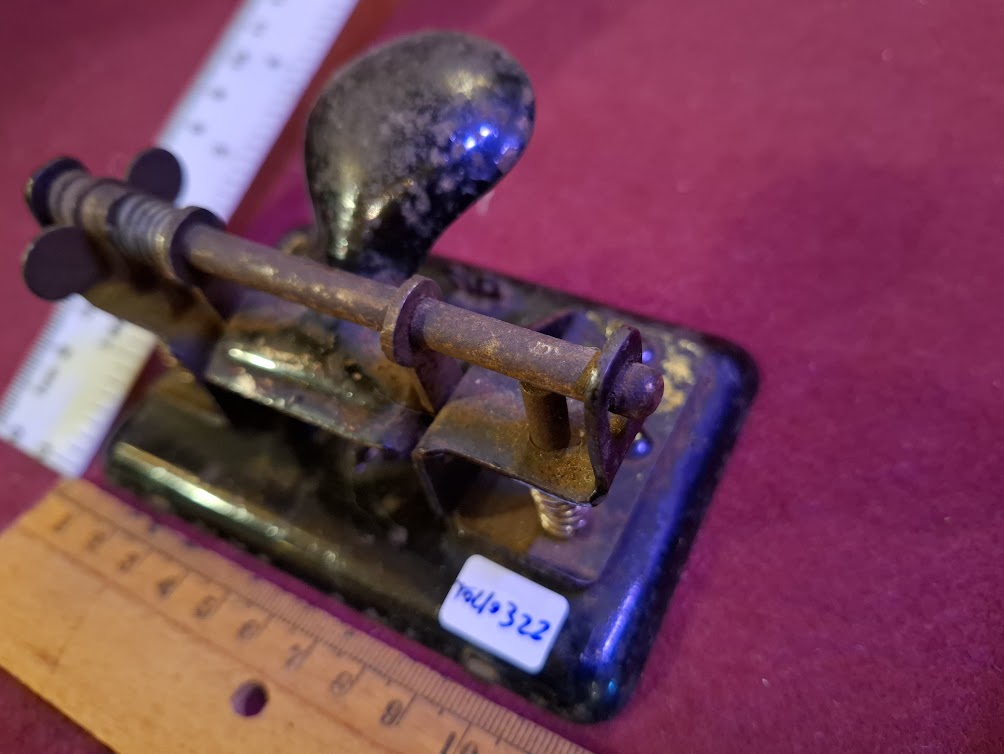 Vintage paper holes punch [TOL10322]