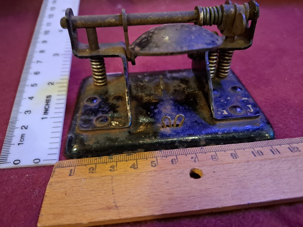 Vintage paper holes punch [TOL10322]