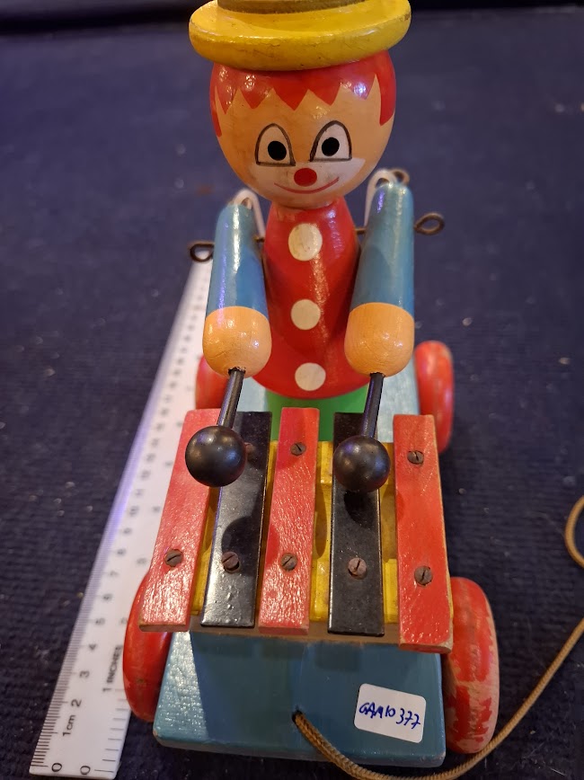 Vintage wooden pull alone clown toy [GAM10377]