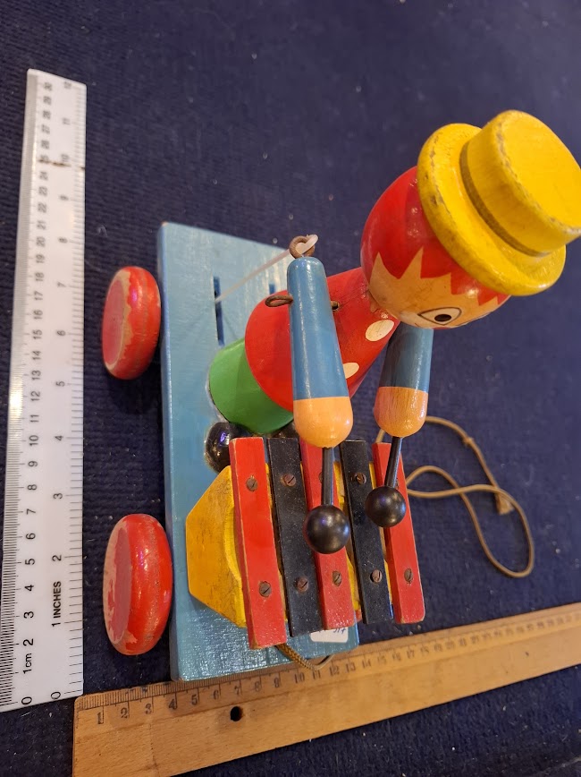 Vintage wooden pull alone clown toy [GAM10377]
