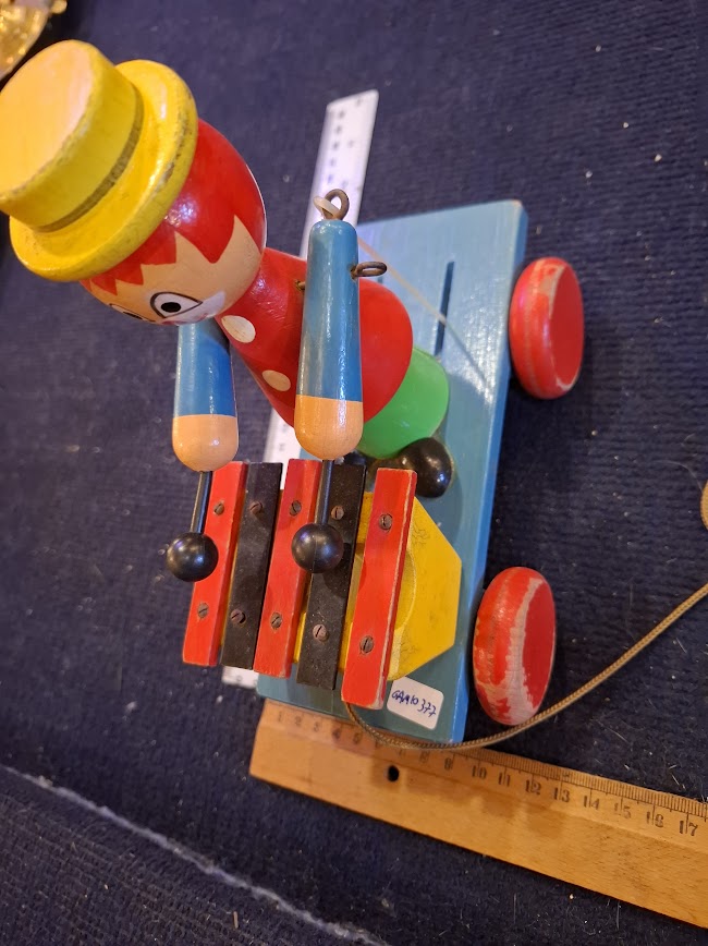 Vintage wooden pull alone clown toy [GAM10377]