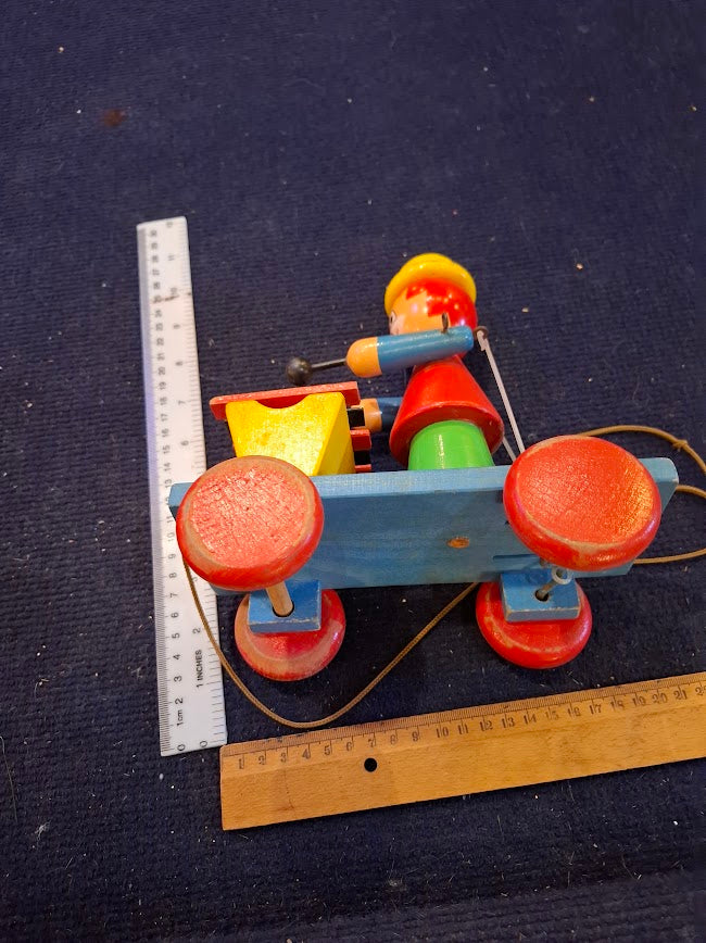 Vintage wooden pull alone clown toy [GAM10377]