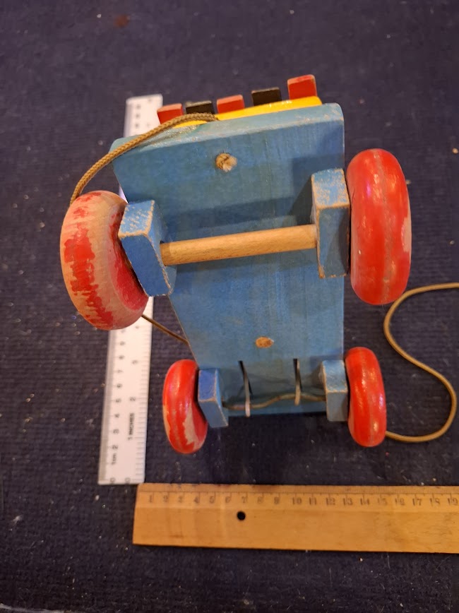 Vintage wooden pull alone clown toy [GAM10377]