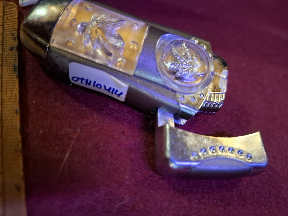 Vintage Lighter - Marijuana Plant Symbol [OTH10414]