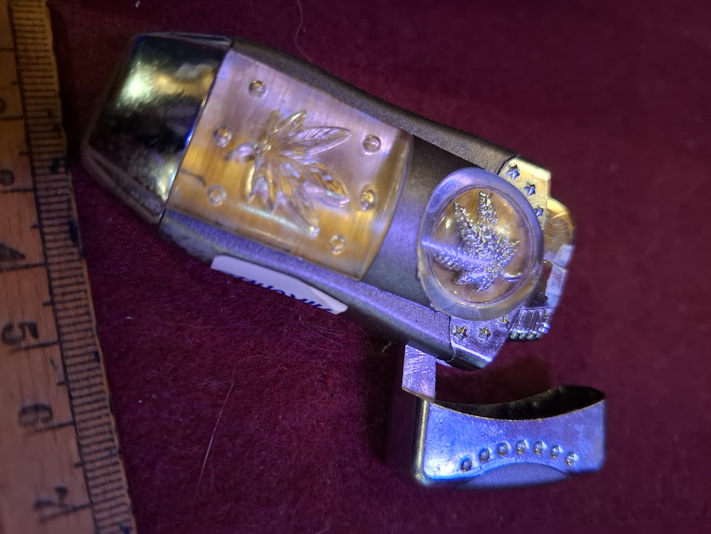 Vintage Lighter - Marijuana Plant Symbol [OTH10414]