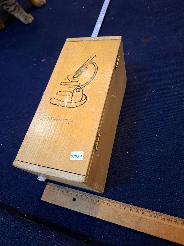 Vintage Microscope [TOL10336]