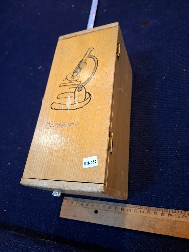 Vintage Microscope [TOL10336]