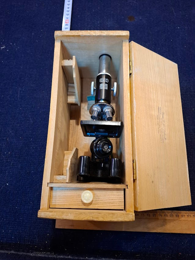 Vintage Microscope [TOL10336]