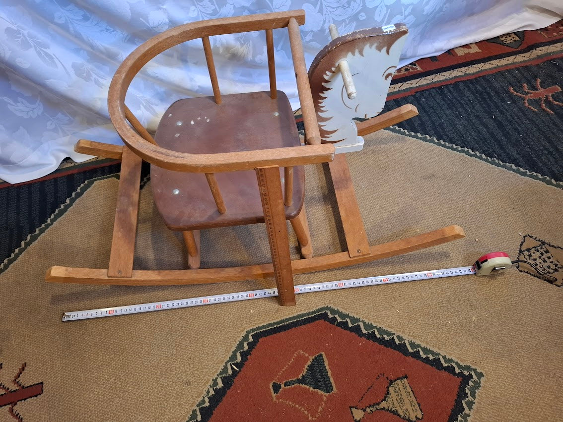 Vintage wooden rocking horse [GAM10382]