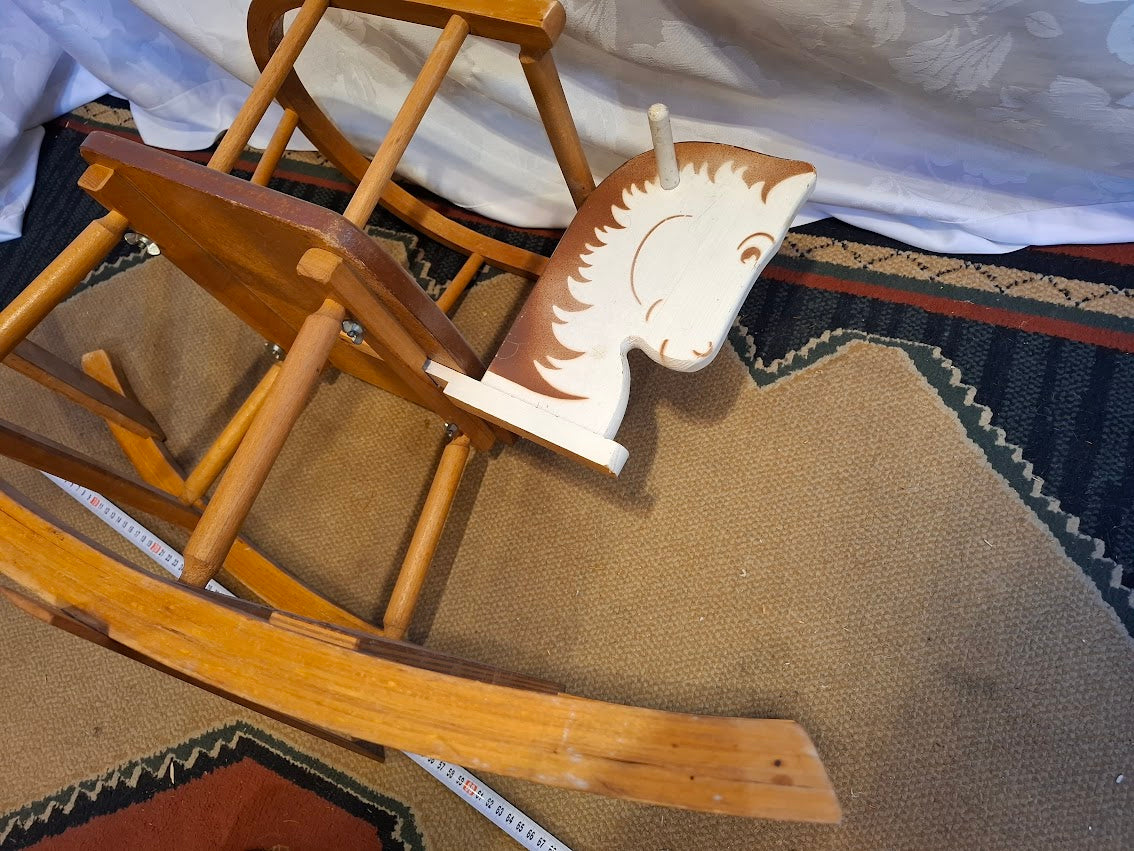 Vintage wooden rocking horse [GAM10382]