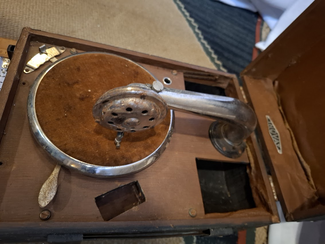 Antique Gramophone [OTH10457] *for Israel local market only*