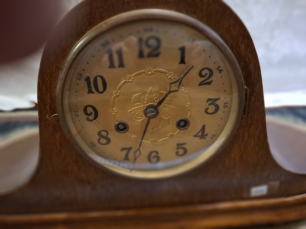 Antique wooden mechanical desk clock [CLK10376] *for Israel local market only*