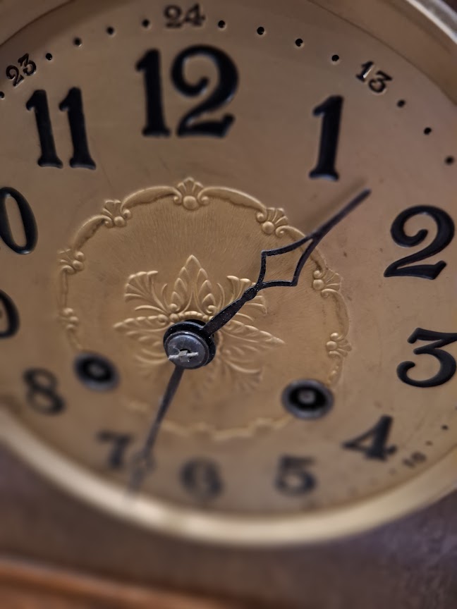 Antique wooden mechanical desk clock [CLK10376] *for Israel local market only*