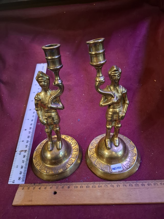 Vintage pair of brass candlesticks in the form of knights [ART10312]