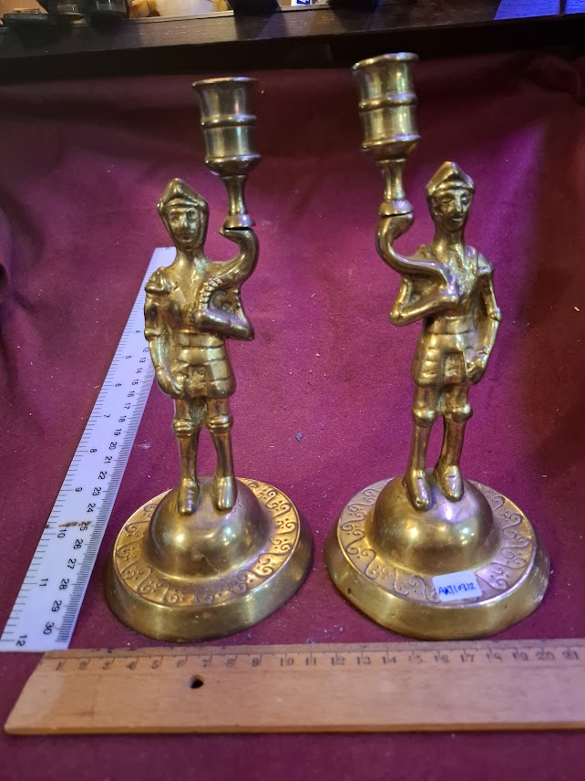 Vintage pair of brass candlesticks in the form of knights [ART10312]