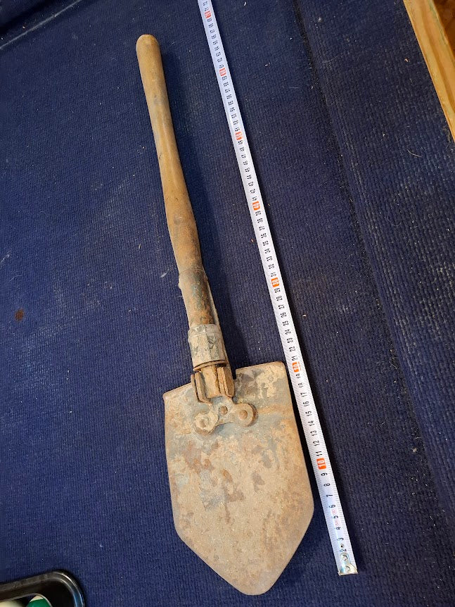 Old folding military shovel [MIL10188]