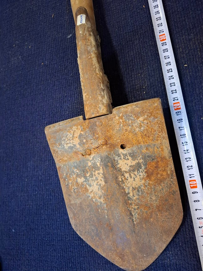 Old folding military shovel [MIL10188]
