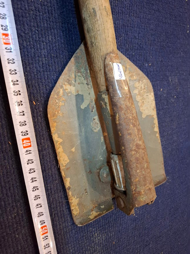 Old folding military shovel [MIL10189]