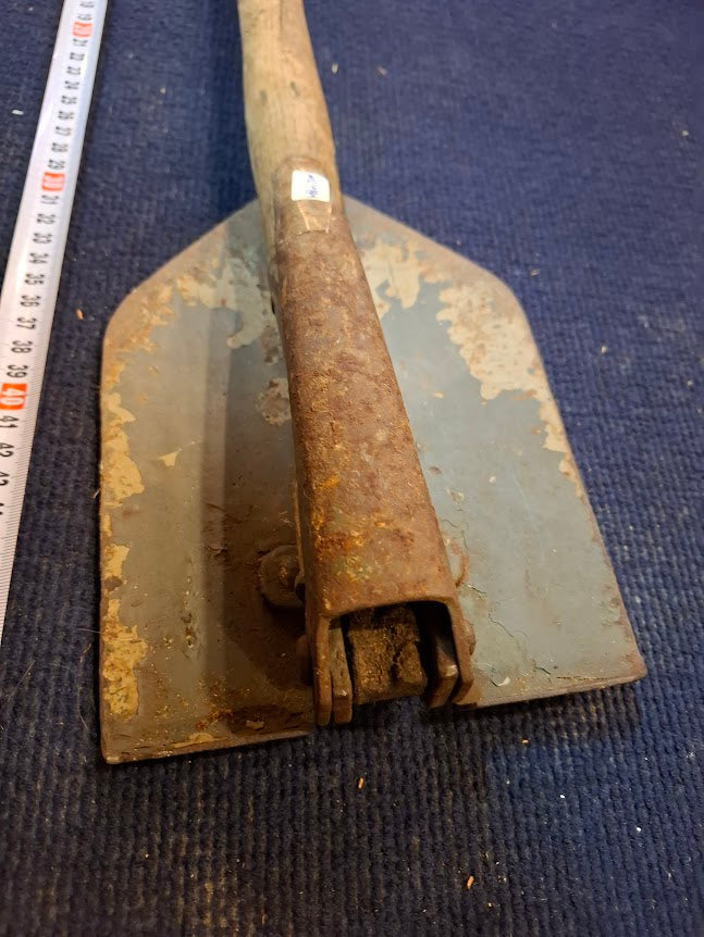 Old folding military shovel [MIL10189]