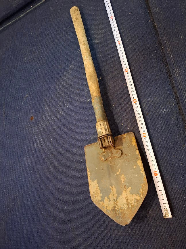 Old folding military shovel [MIL10189]