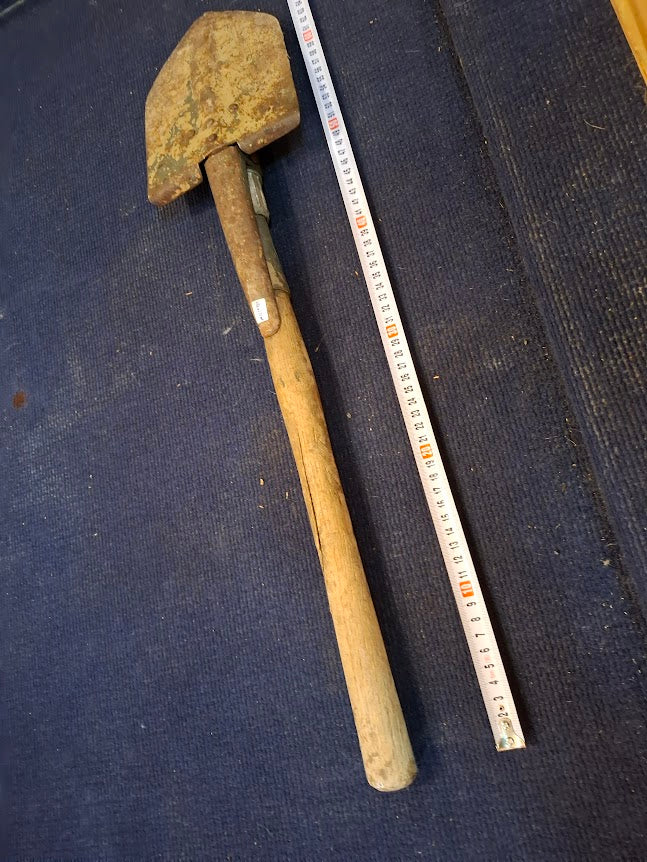Old folding military shovel [MIL10189]