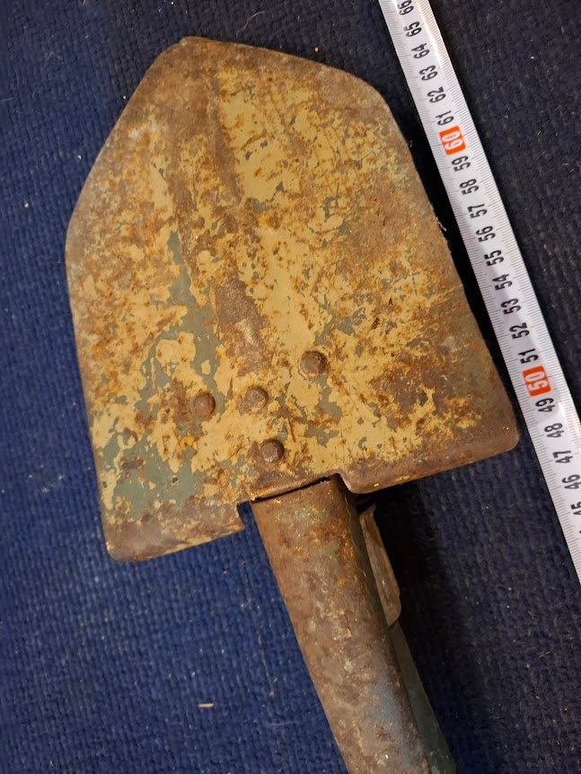 Old folding military shovel [MIL10189]