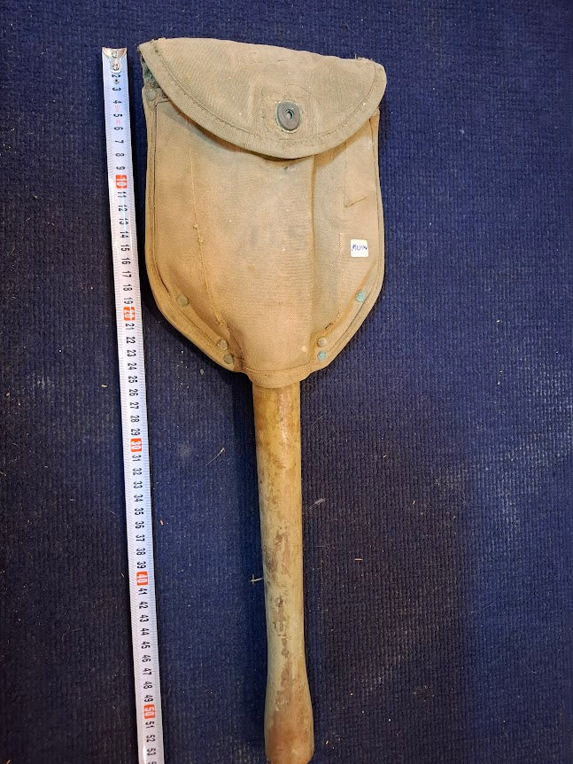 Old folding military shovel + bag [MIL10190]