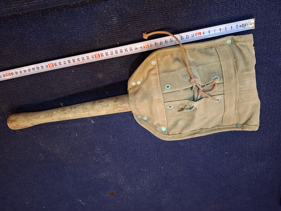 Old folding military shovel + bag [MIL10190]
