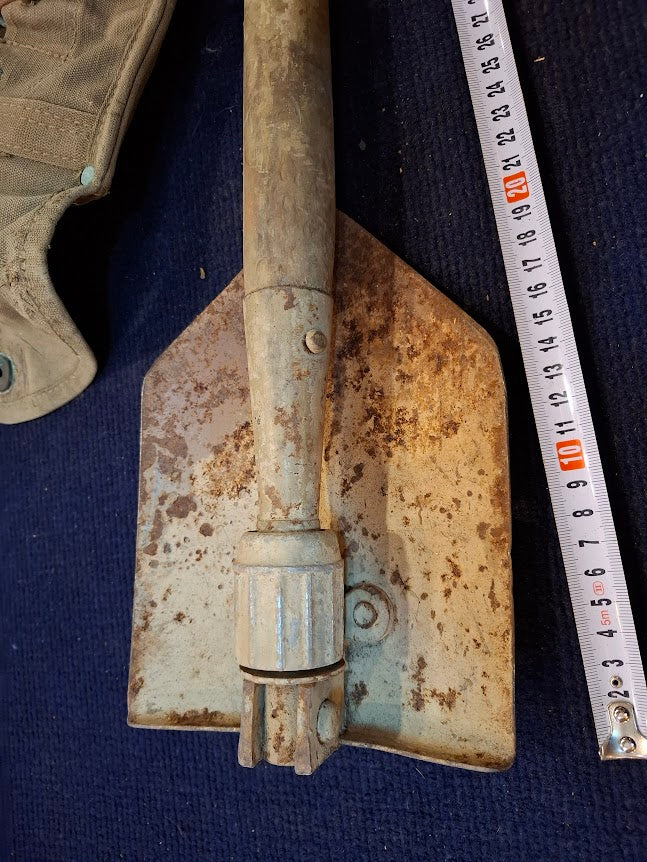 Old folding military shovel + bag [MIL10190]