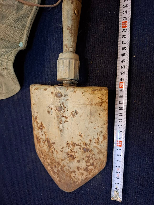 Old folding military shovel + bag [MIL10190]