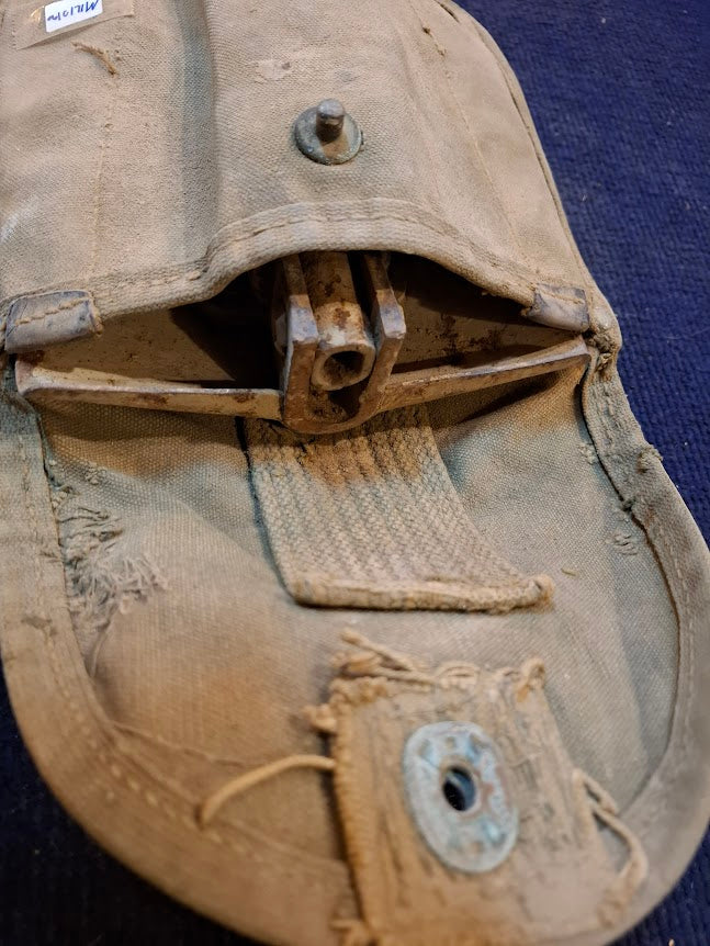 Old folding military shovel + bag [MIL10190]