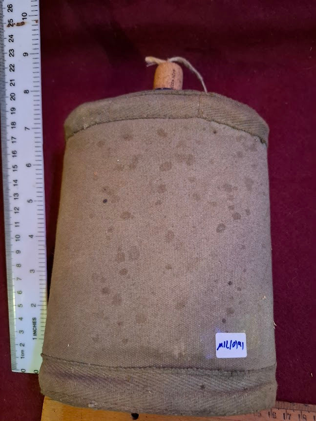 Old military water bottle [MIL10191]