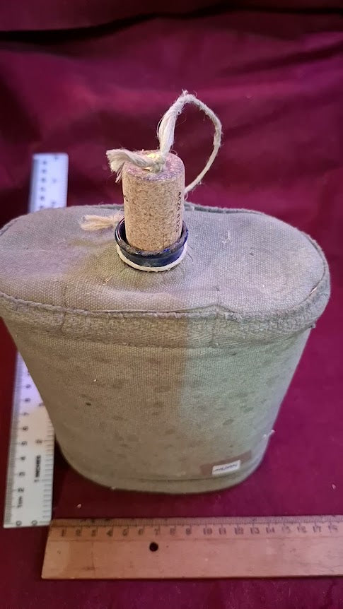 Old military water bottle [MIL10191]