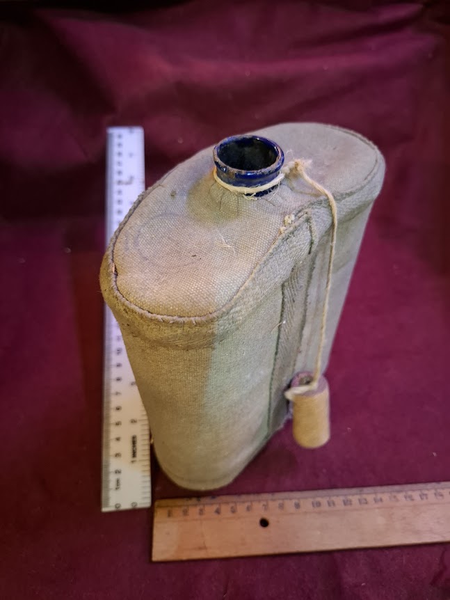 Old military water bottle [MIL10191]