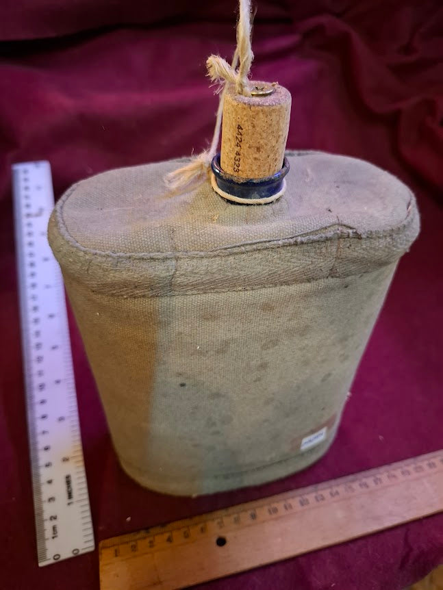 Old military water bottle [MIL10191]