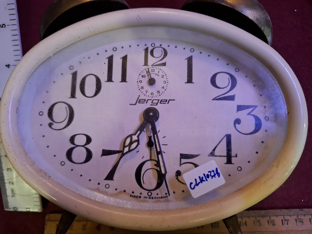 Vintage mechanical desk clock [CLK10378]