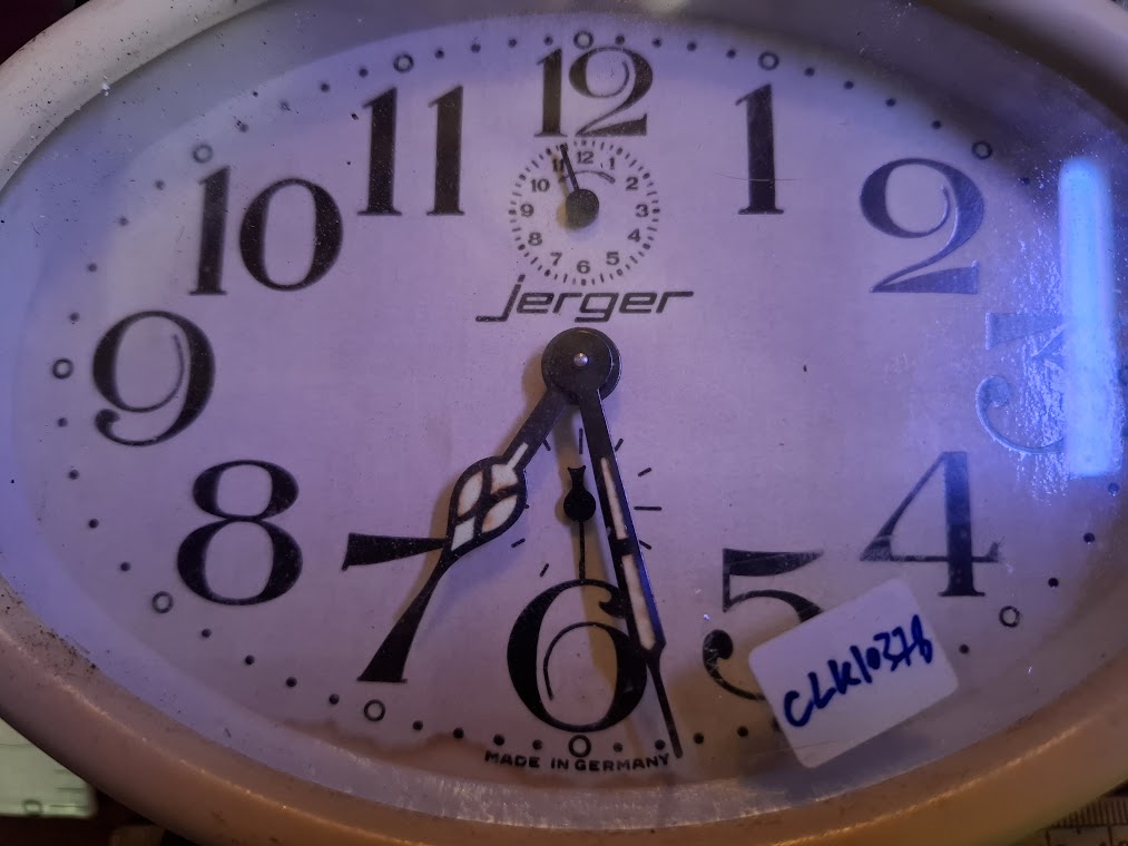 Vintage mechanical desk clock [CLK10378]