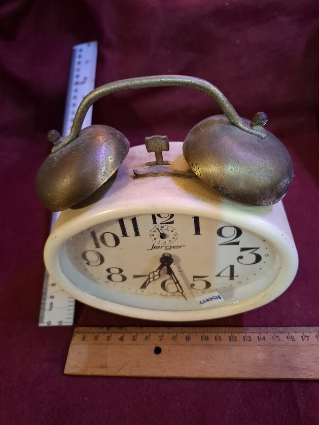 Vintage mechanical desk clock [CLK10378]