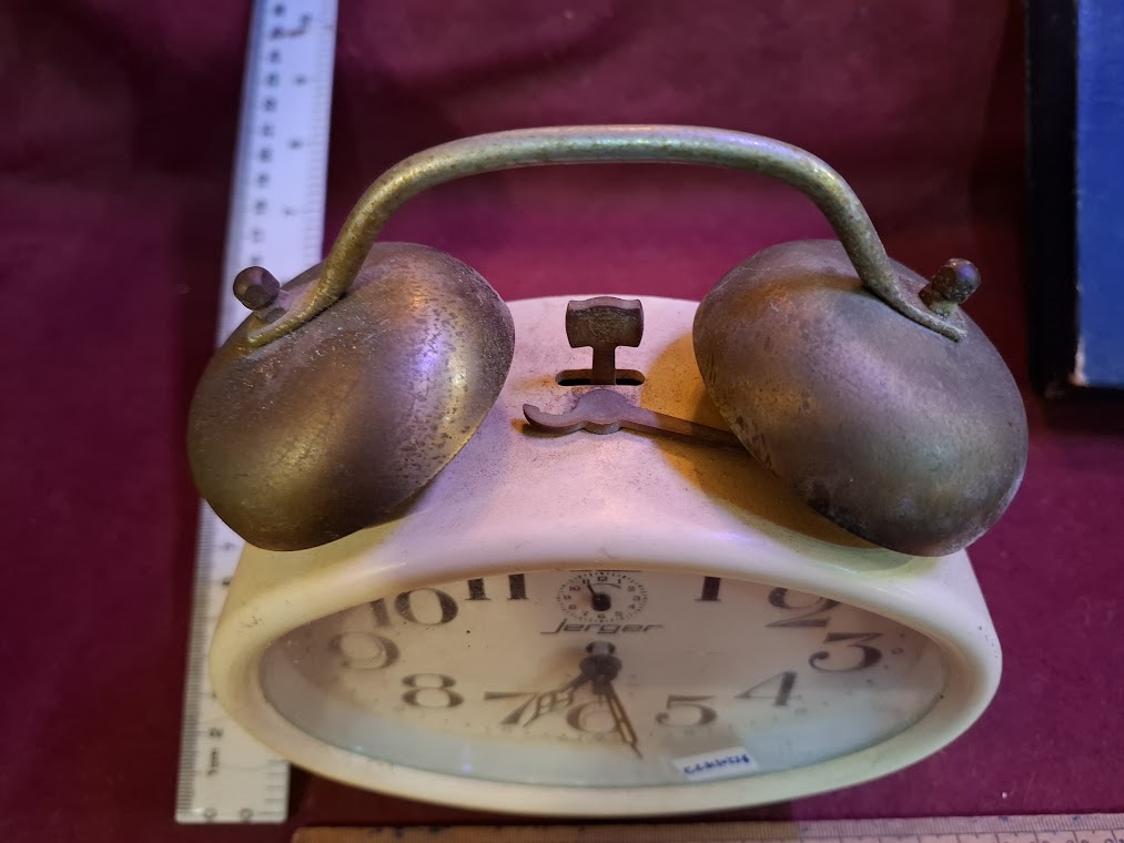 Vintage mechanical desk clock [CLK10378]