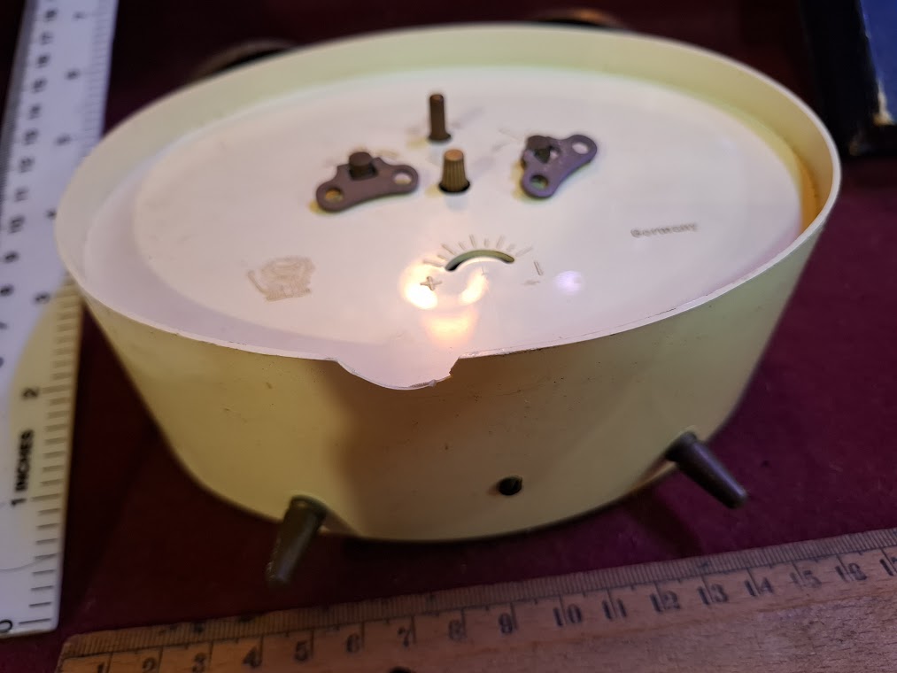Vintage mechanical desk clock [CLK10378]