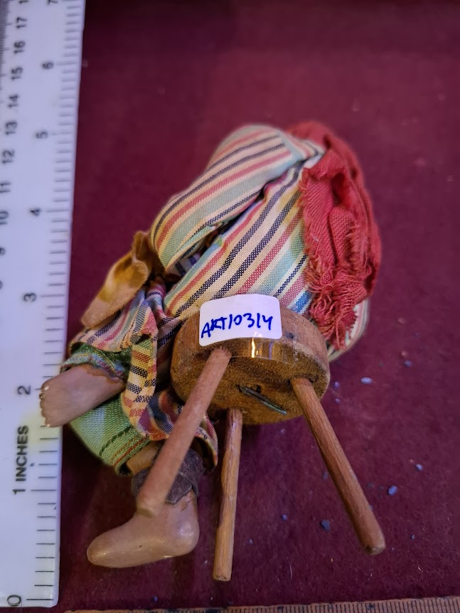 Handmade traditional dress souvenir doll [ART10314]