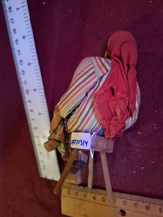 Handmade traditional dress souvenir doll [ART10314]