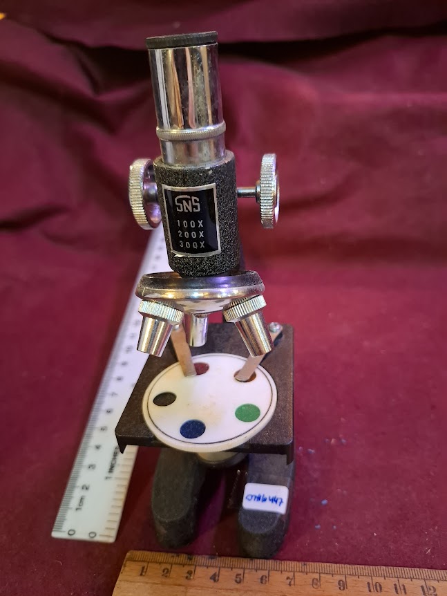 Old small microscope [OTH10447]