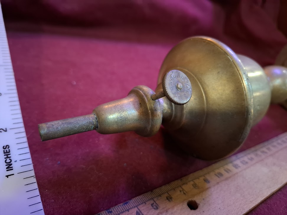 Antique oil lamp [OTH10473]
