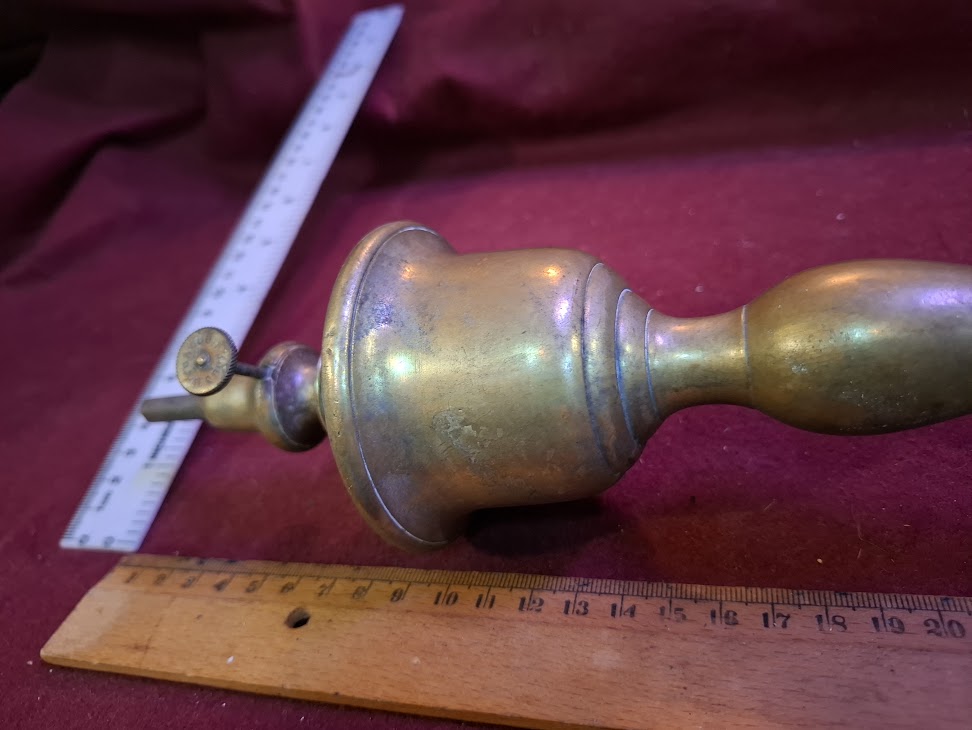 Antique oil lamp [OTH10473]